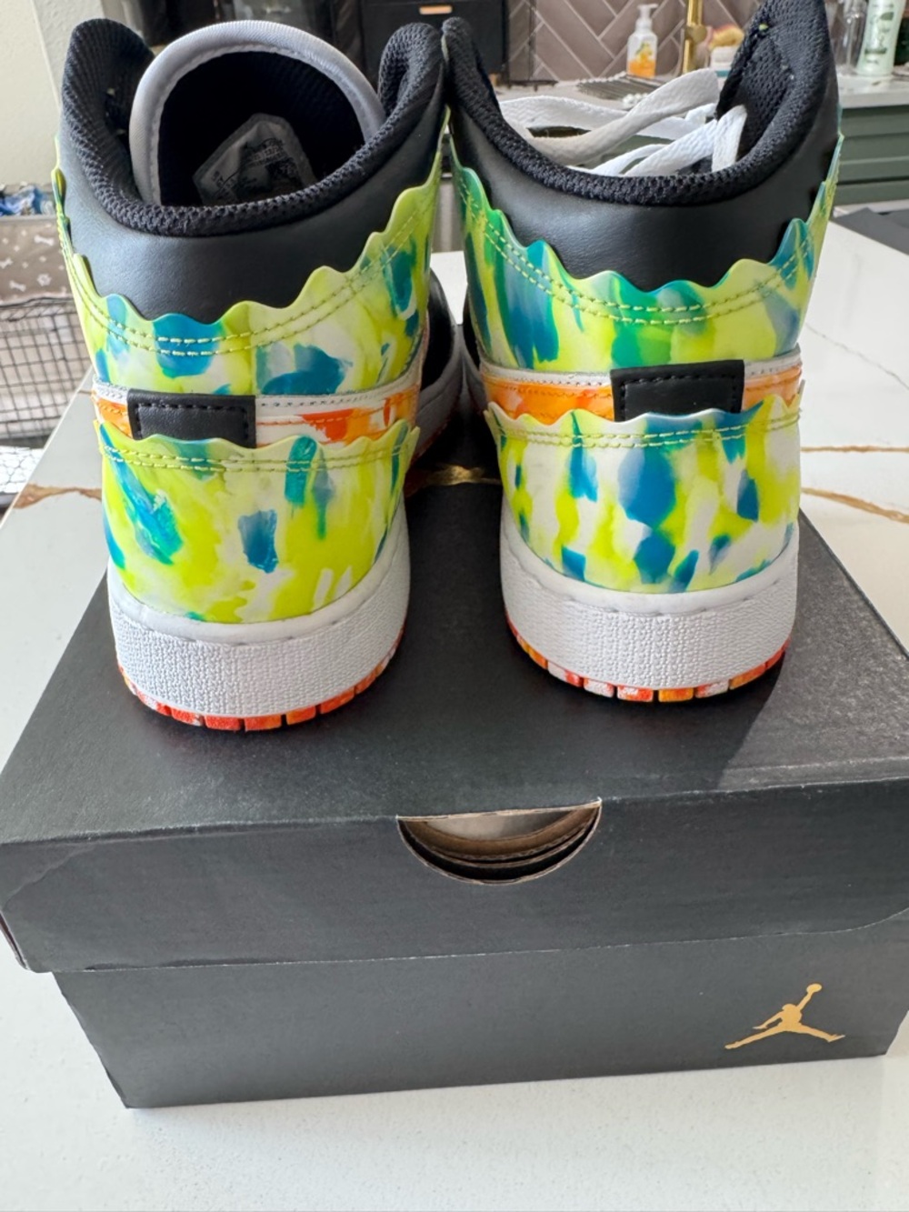 *RARE* Air Jordan 1 Mid - Size 6Y - Picture 3 of 10